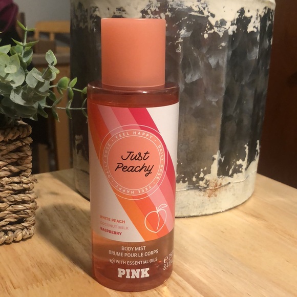 New in packaging Victoria secret Just Peachy body mist - Picture 1 of 6